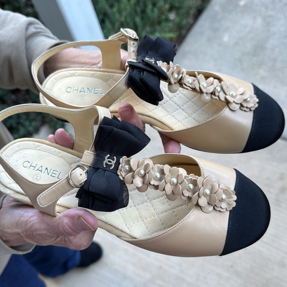❤️NWOT Gorgeous CHANEL slingback flats with bow and faux pearls, beige/black🥰 - Picture 3 of 12